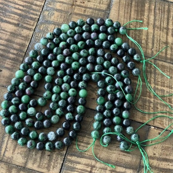 8mm Ruby in Zoisite Bead Strands - Green - Picture 3 of 4